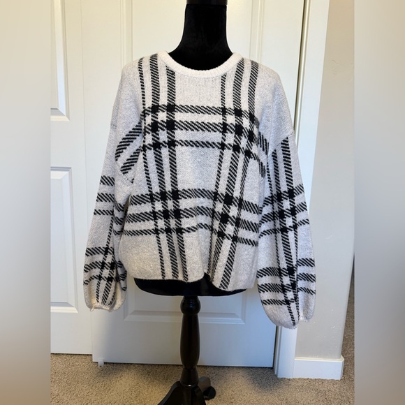 Z Supply Sweaters - Z Supply Plaid Black and White Sweater